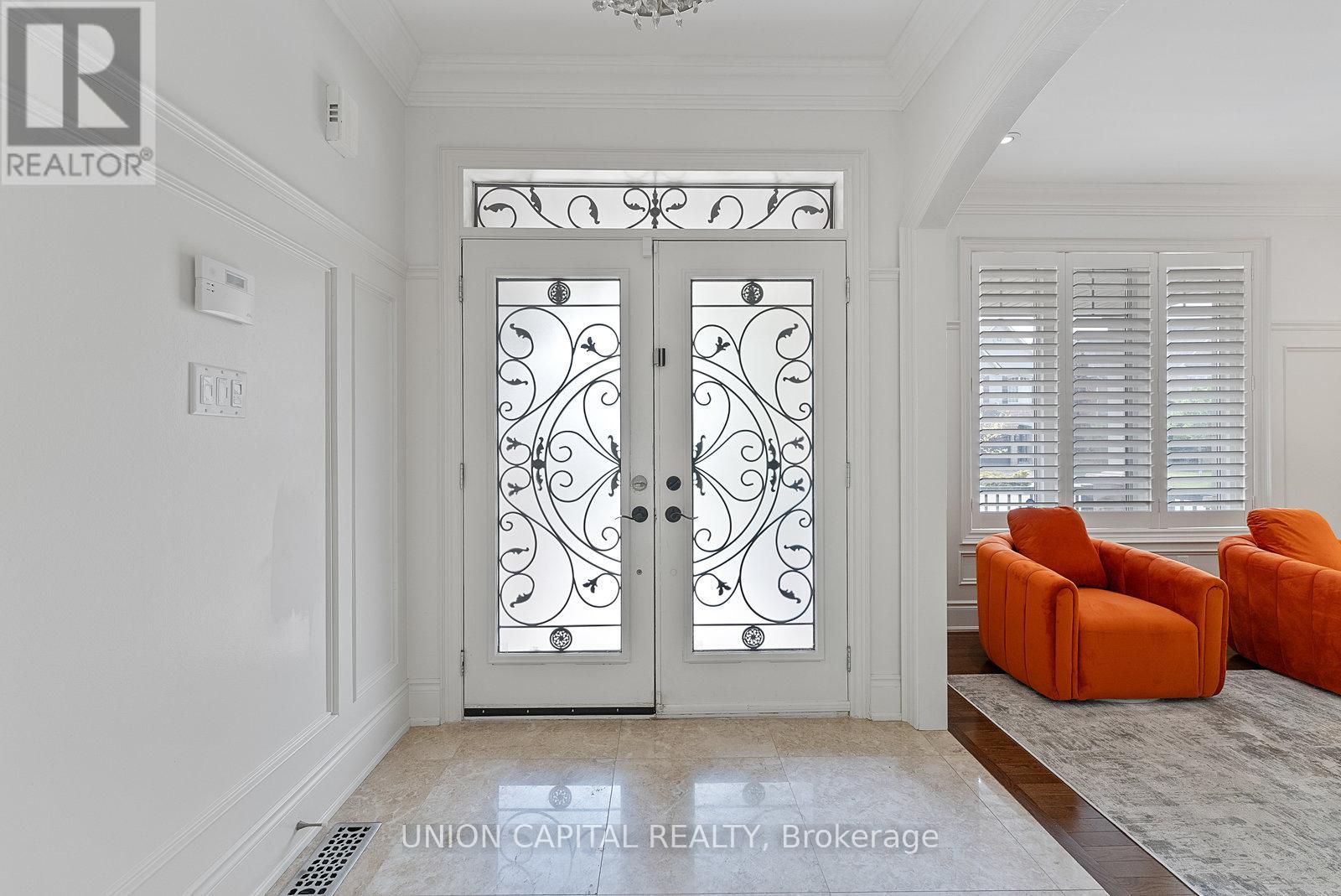 57 Routledge Drive, Richmond Hill, Ontario  L4E 0C4 - Photo 4 - N12563840