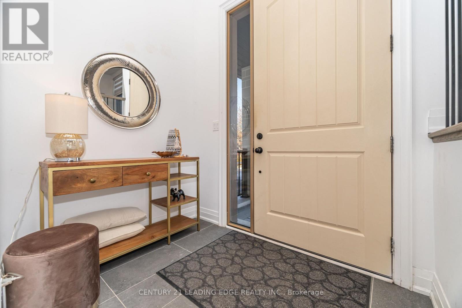 15 Direzze Court, Richmond Hill, Ontario  L4C 5T8 - Photo 4 - N12563844