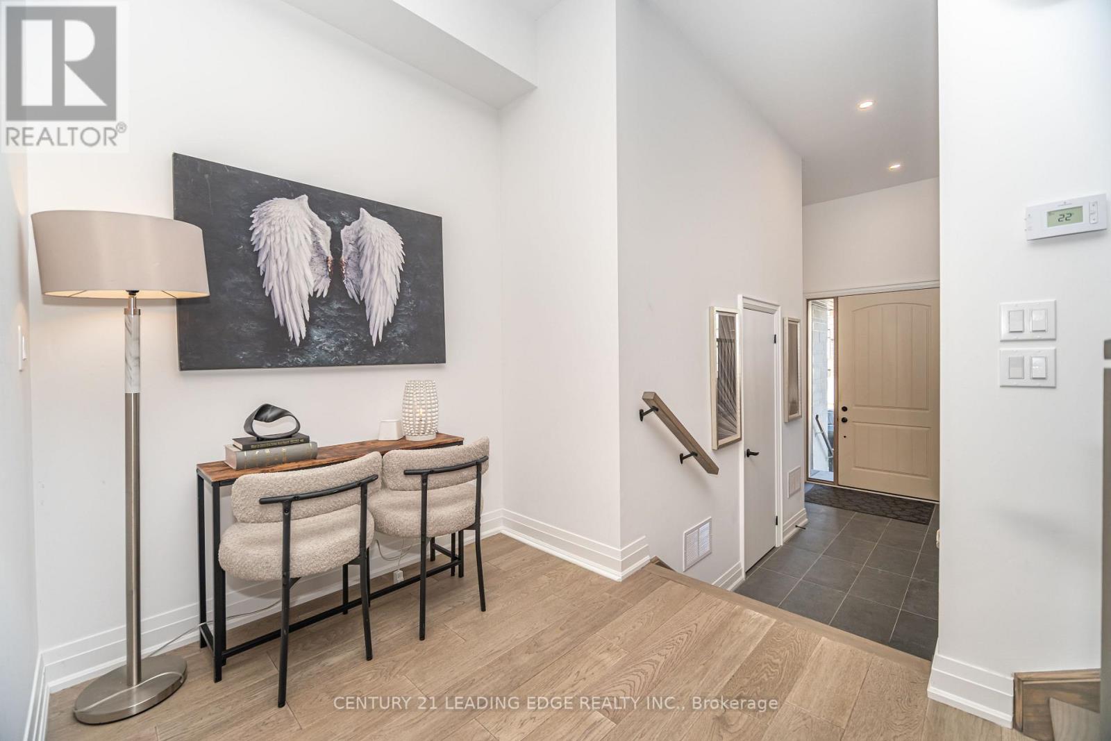 15 Direzze Court, Richmond Hill, Ontario  L4C 5T8 - Photo 5 - N12563844