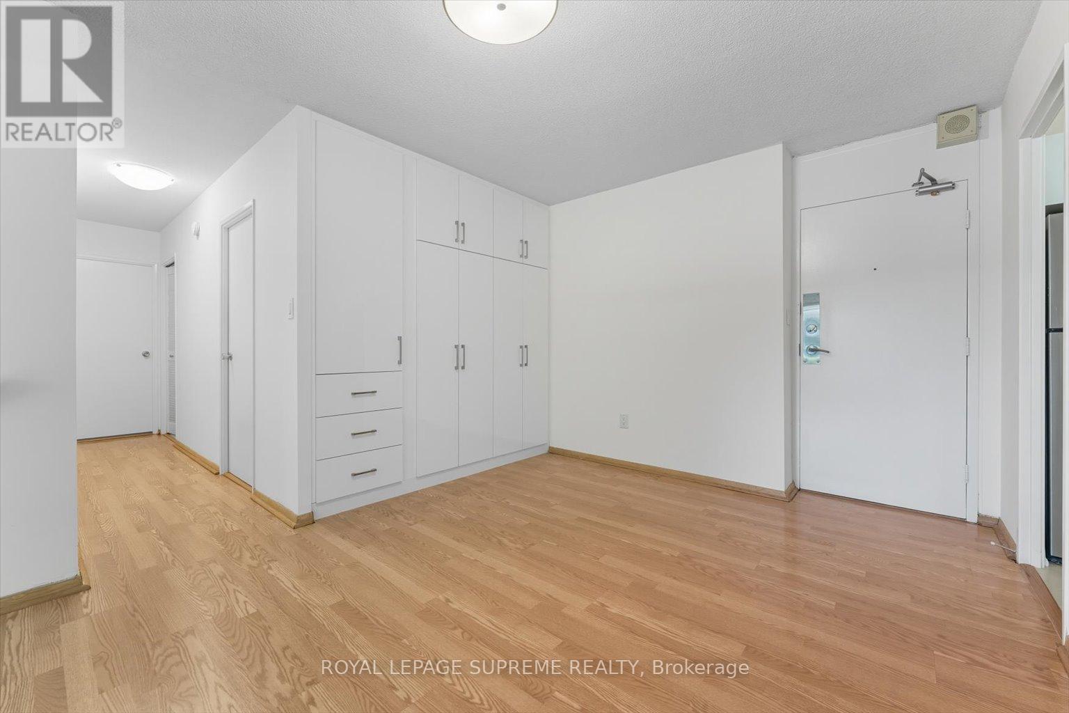 107 - 270 Scarlett Road, Toronto, Ontario  M6N 4X7 - Photo 5 - W12457945