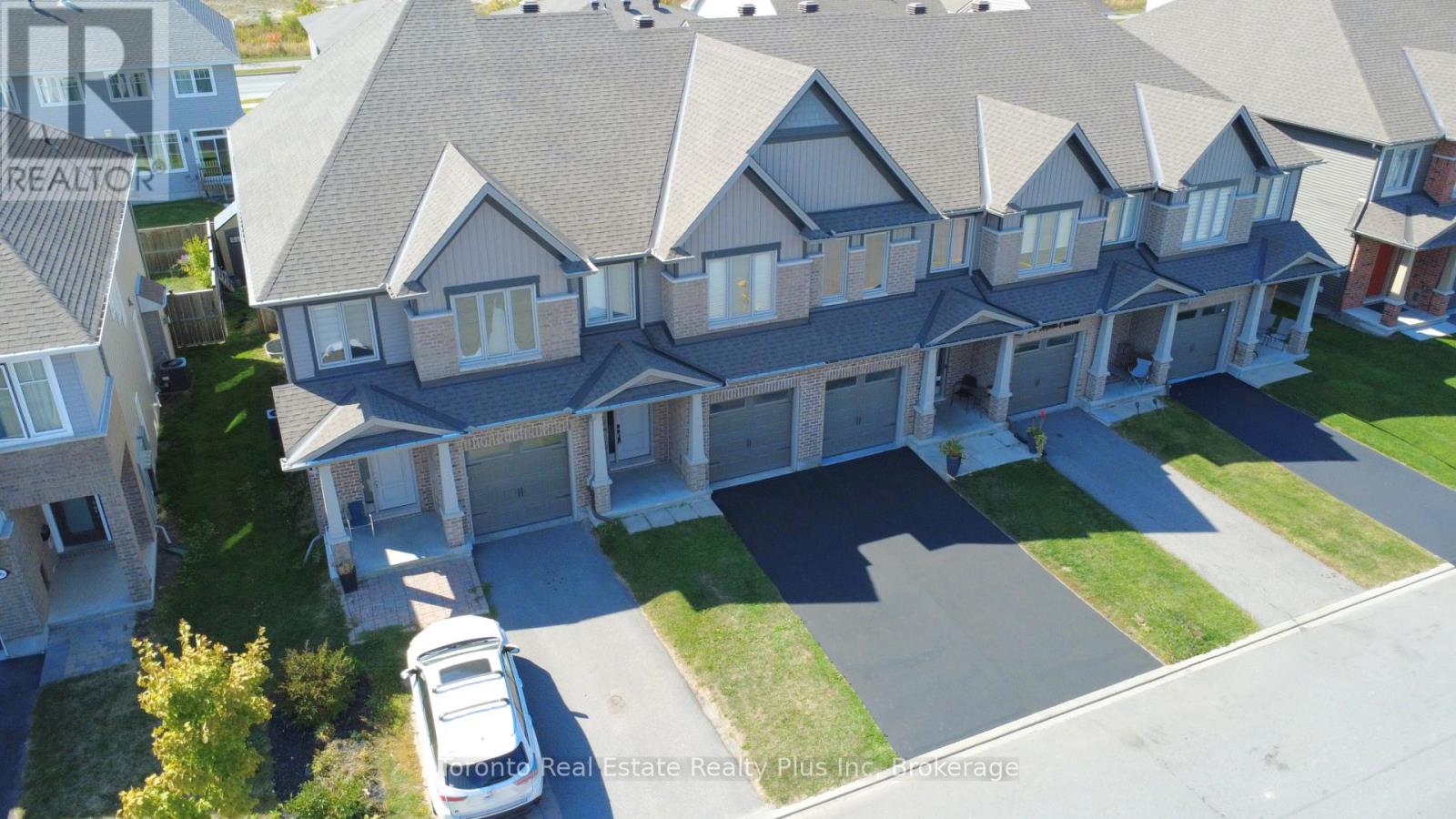 90 Nepeta Crescent, Ottawa, Ontario  K1T 0S6 - Photo 3 - X12553194