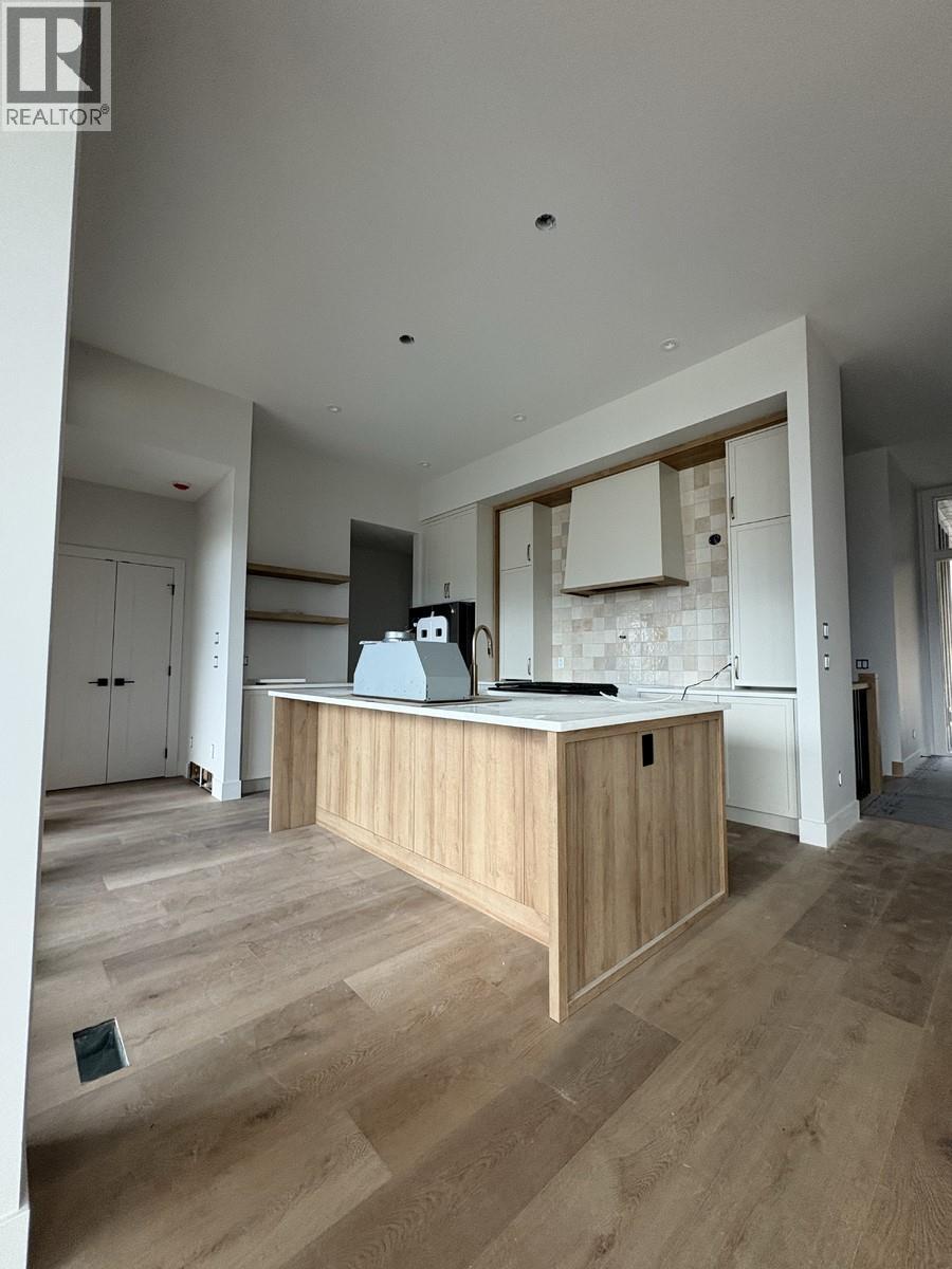 2066 Cortina Drive, Kelowna, British Columbia  V1P 0B2 - Photo 7 - 10369753