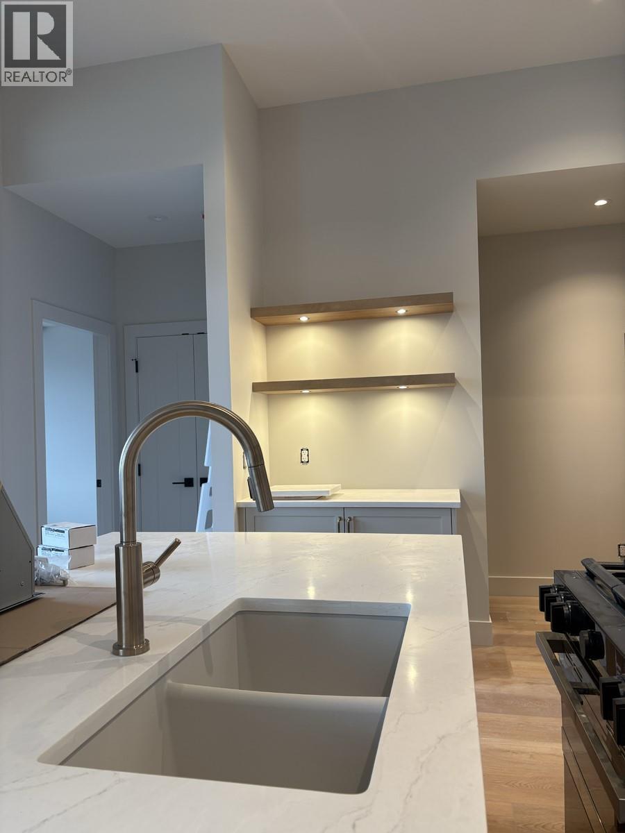 2066 Cortina Drive, Kelowna, British Columbia  V1P 0B2 - Photo 9 - 10369753