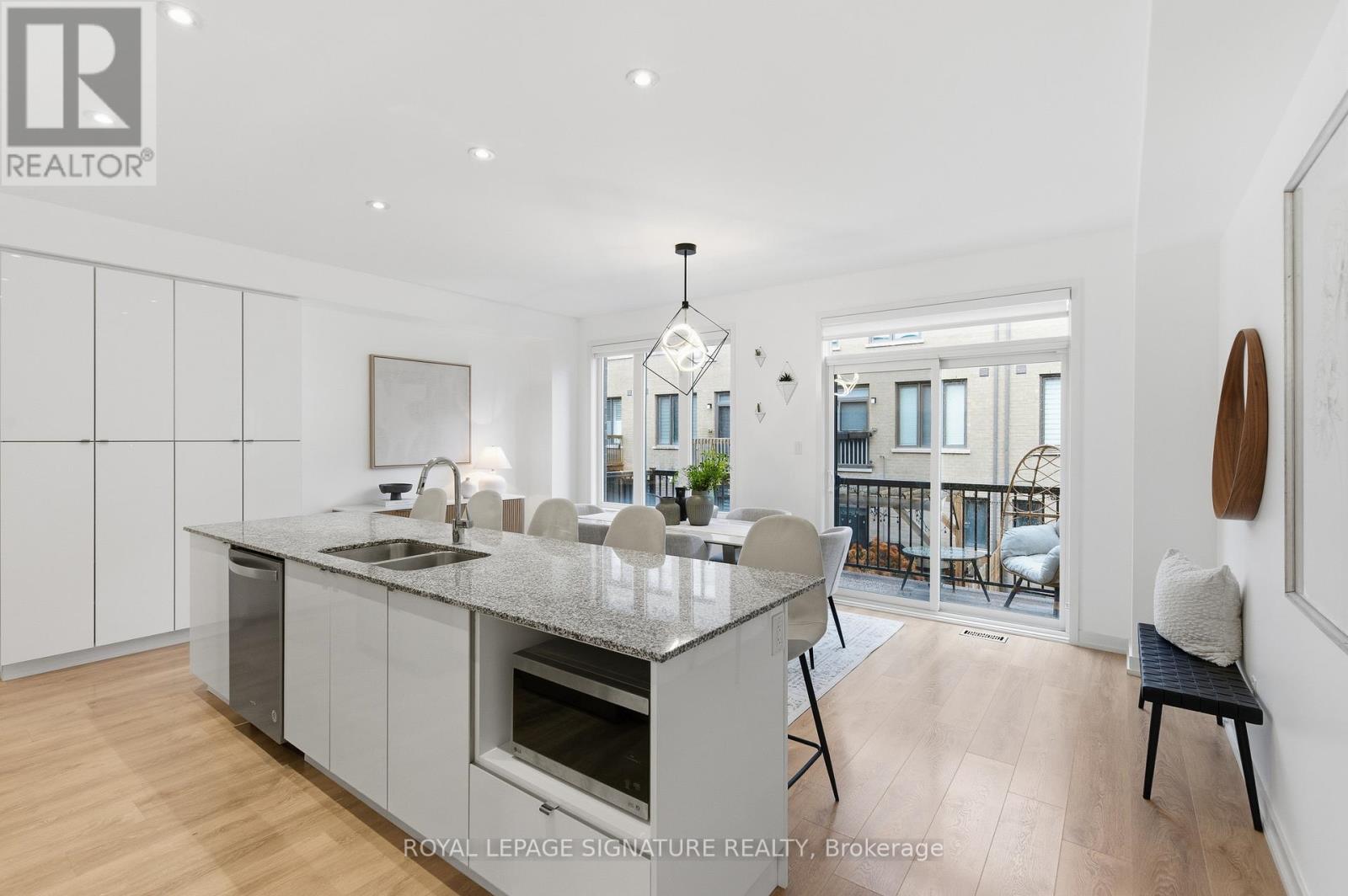 314 Squire Crescent, Oakville, Ontario  L6H 0L9 - Photo 11 - W12563762