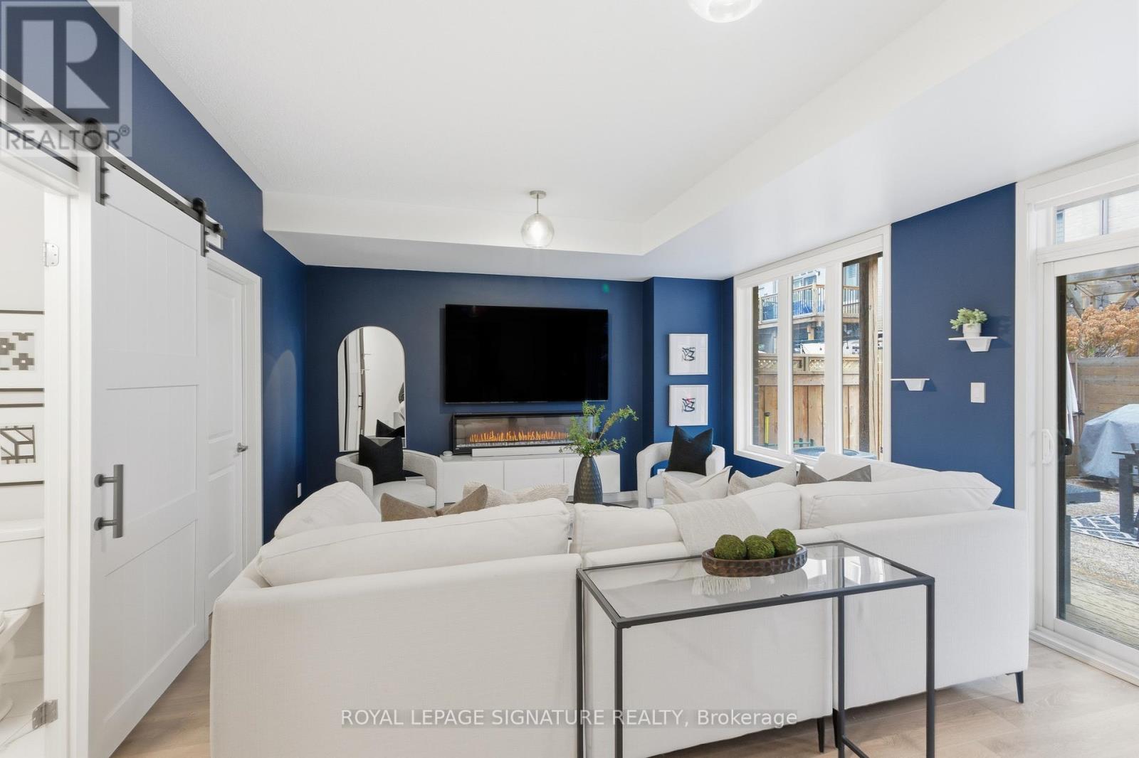 314 Squire Crescent, Oakville, Ontario  L6H 0L9 - Photo 3 - W12563762