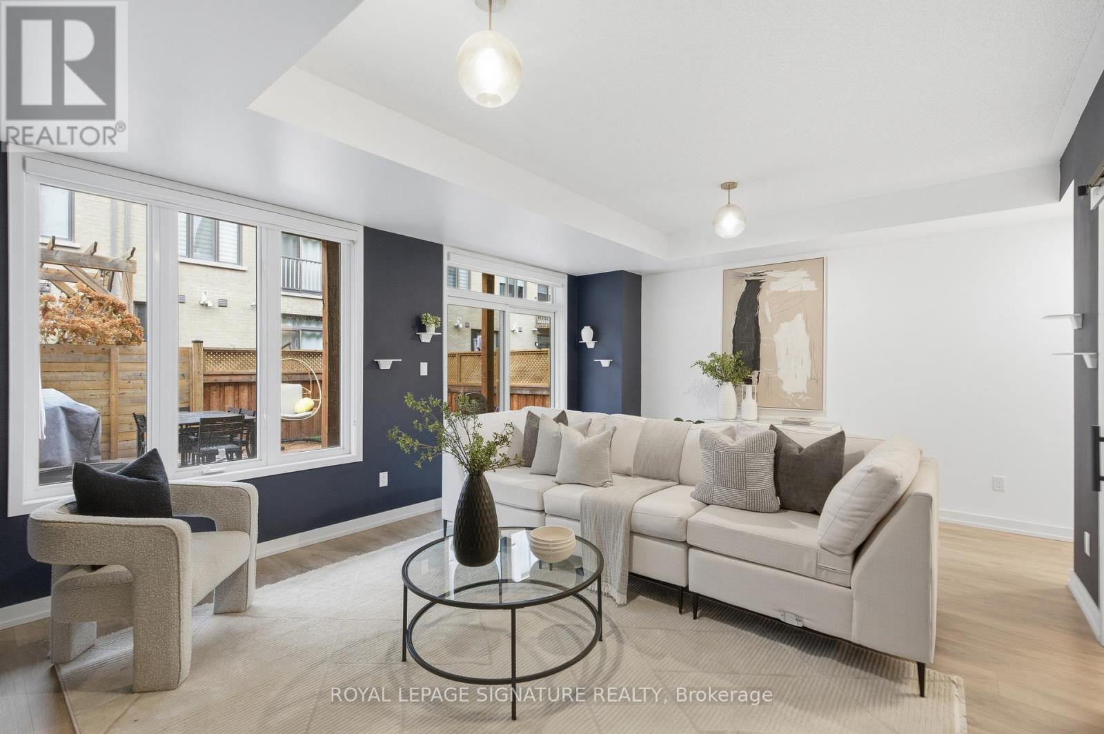 314 Squire Crescent, Oakville, Ontario  L6H 0L9 - Photo 4 - W12563762