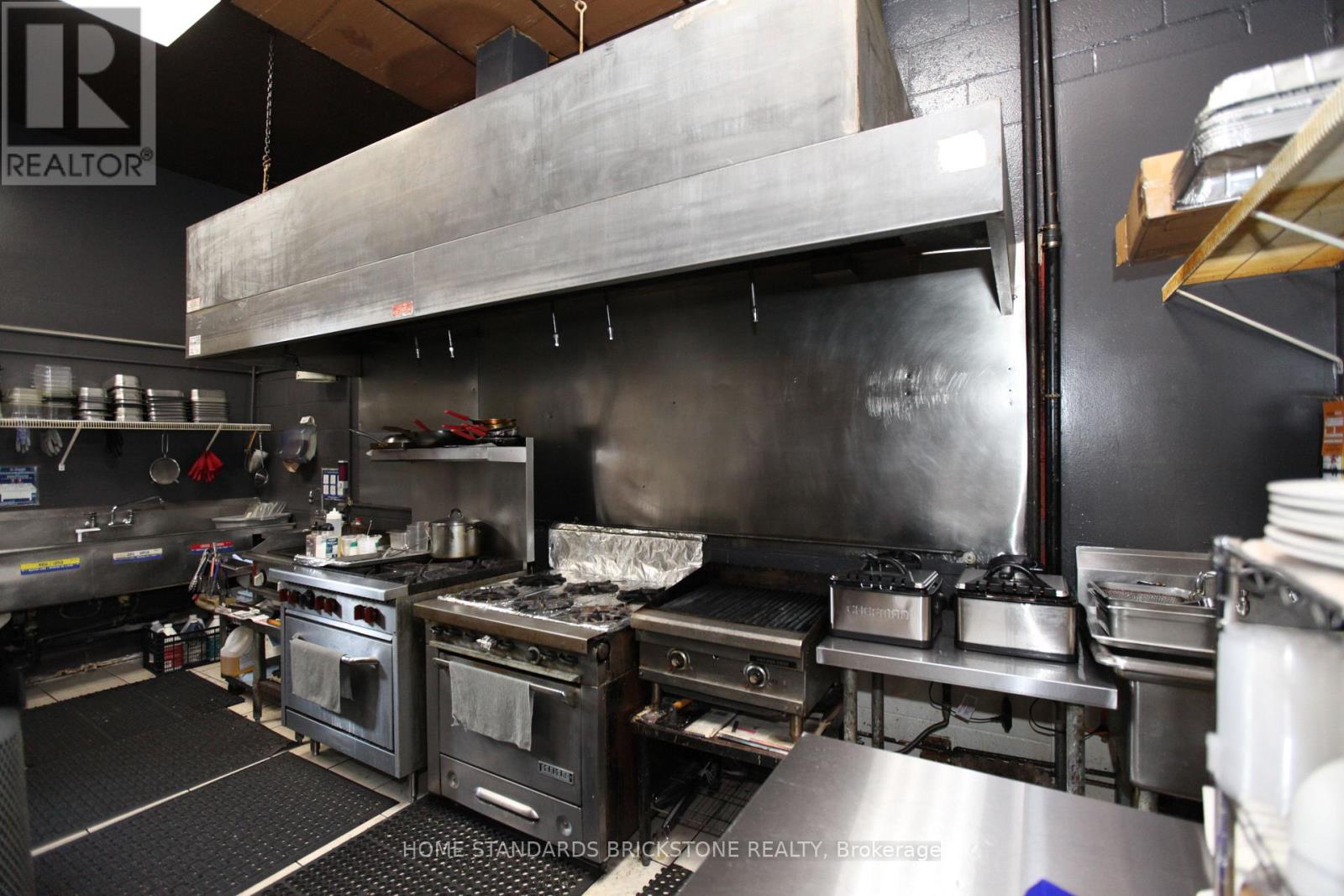 4069 Chesswood Drive, Toronto, Ontario  M3J 2R8 - Photo 7 - W12563792