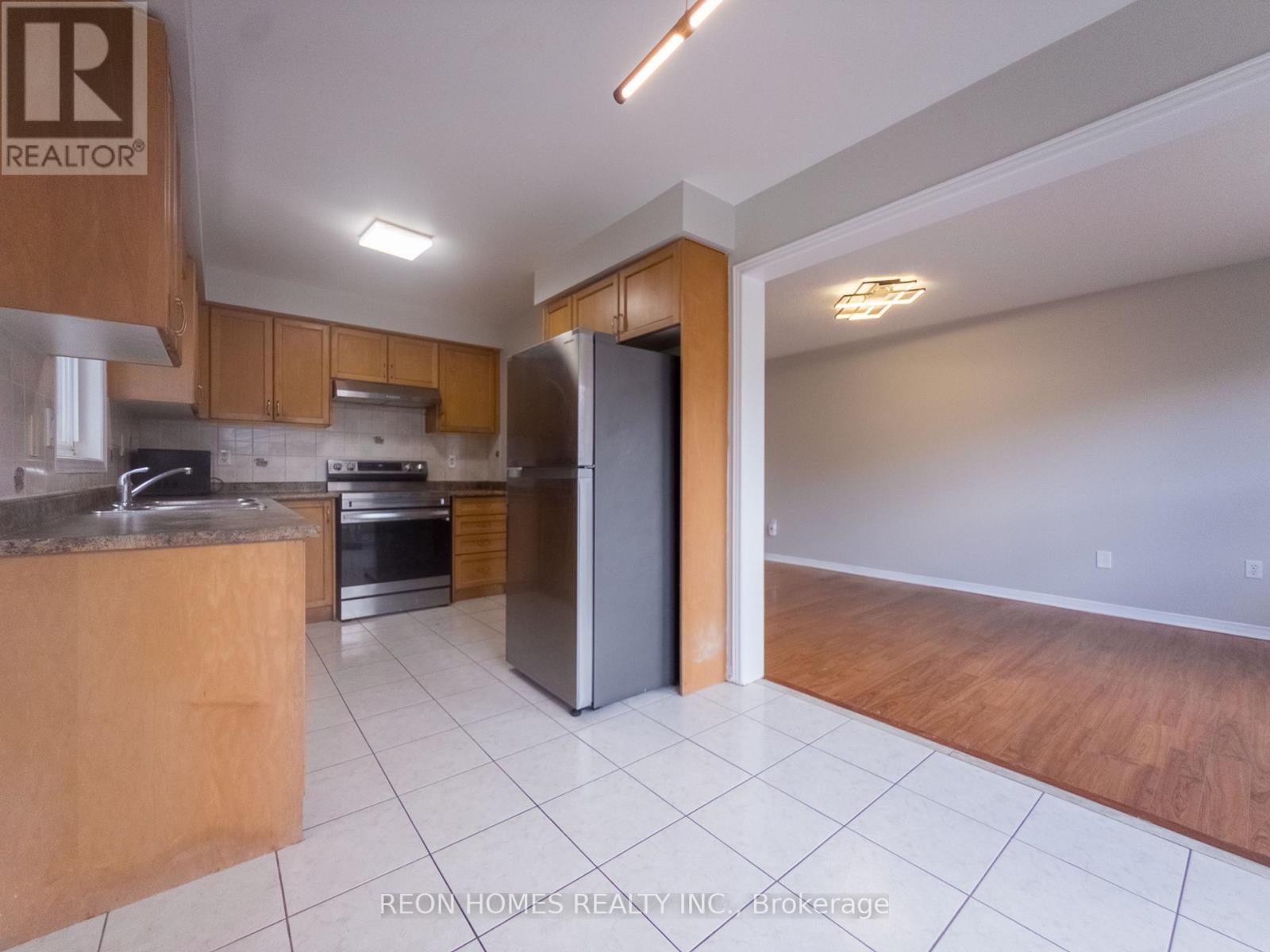 25 Hot Spring Road, Brampton, Ontario  L6R 3H9 - Photo 7 - W12563796