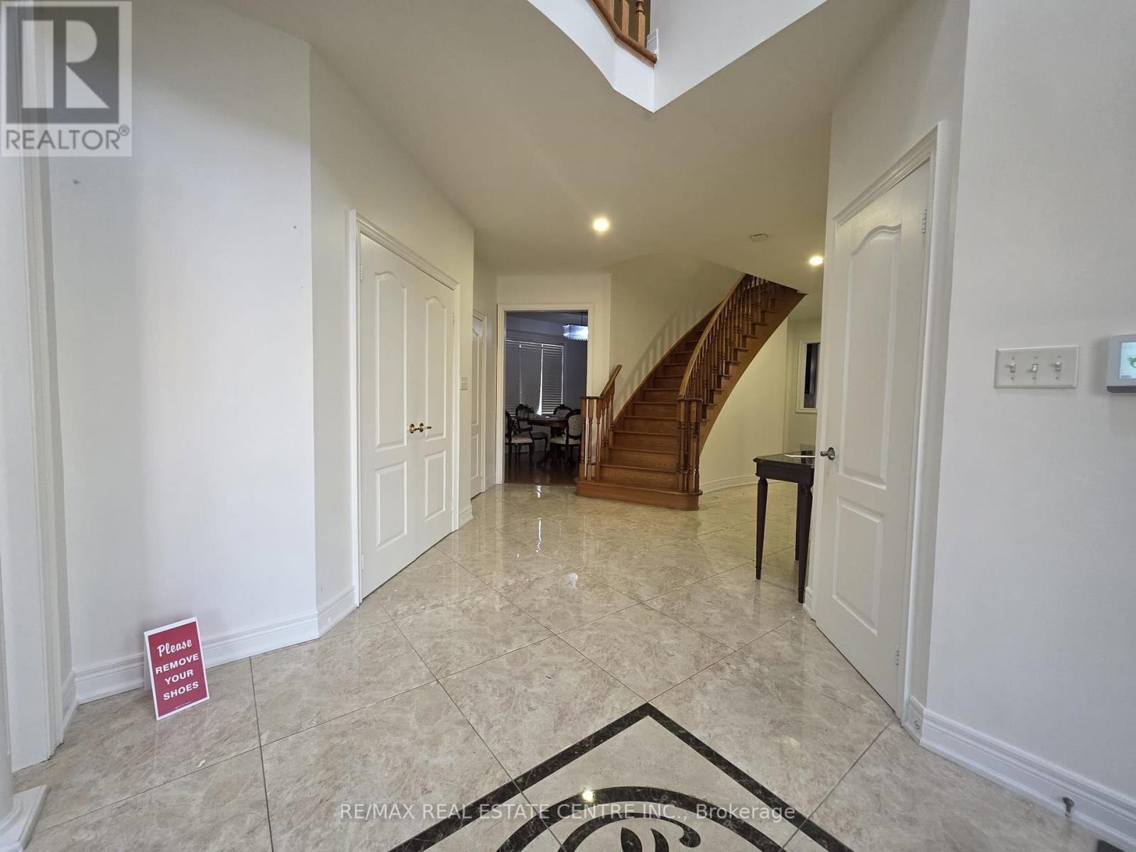 56 Redwillow Road, Brampton, Ontario  L6P 2B2 - Photo 3 - W12563846