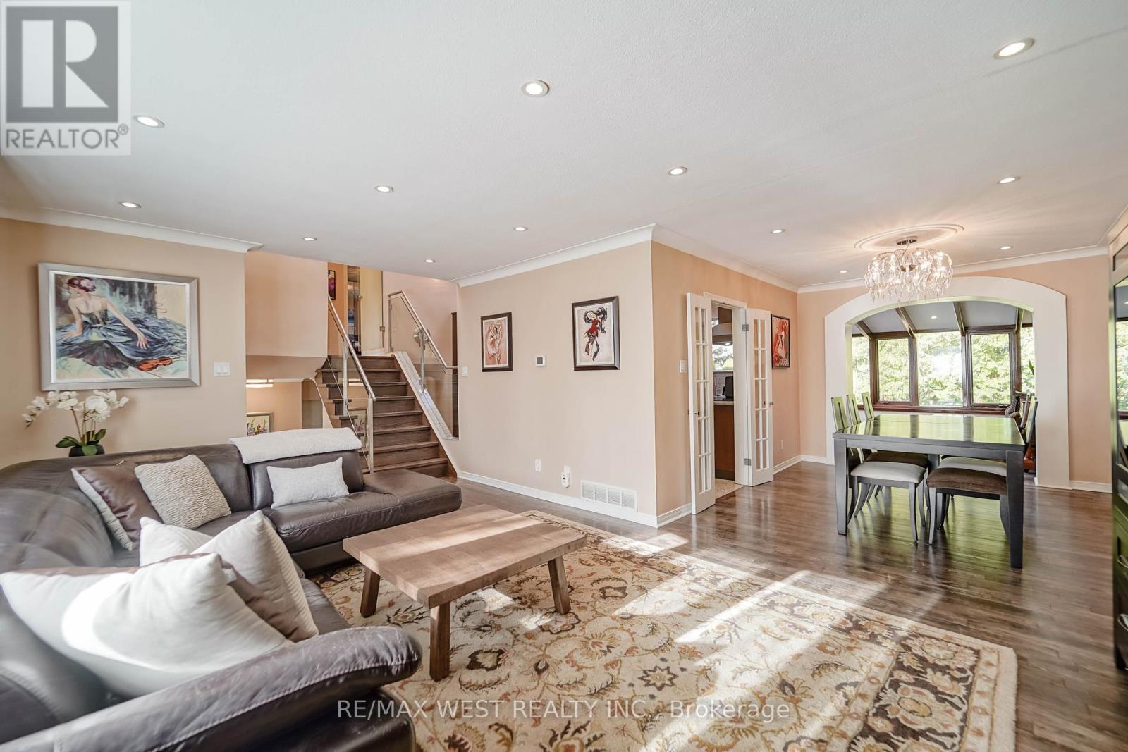 17 Clay Court, Toronto, Ontario  M9A 4S2 - Photo 3 - W12563852