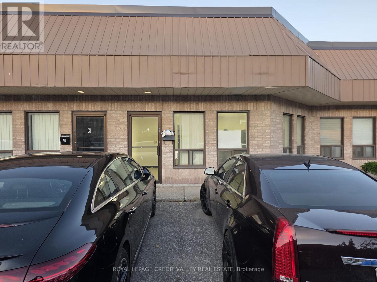 7 - 29 Strathearn Avenue, Brampton, Ontario  L6T 4V6 - Photo 2 - W12563862