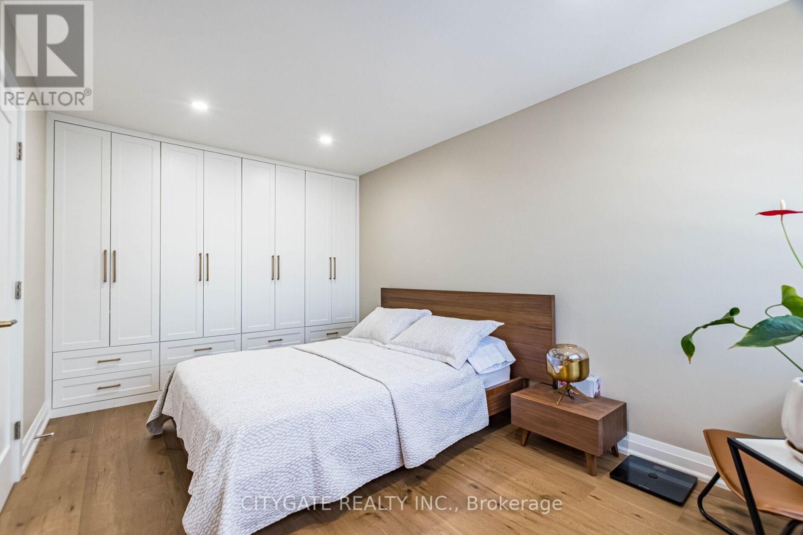 6945 Pamplone Mews S, Mississauga, Ontario  L5N 1S5 - Photo 12 - W12563868