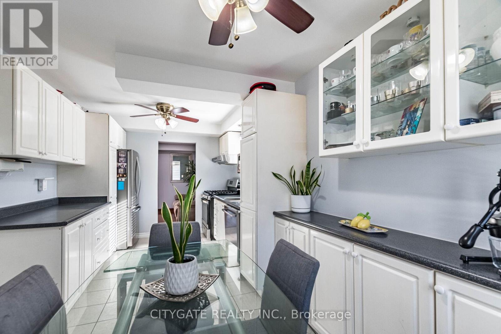 6945 Pamplone Mews S, Mississauga, Ontario  L5N 1S5 - Photo 2 - W12563868