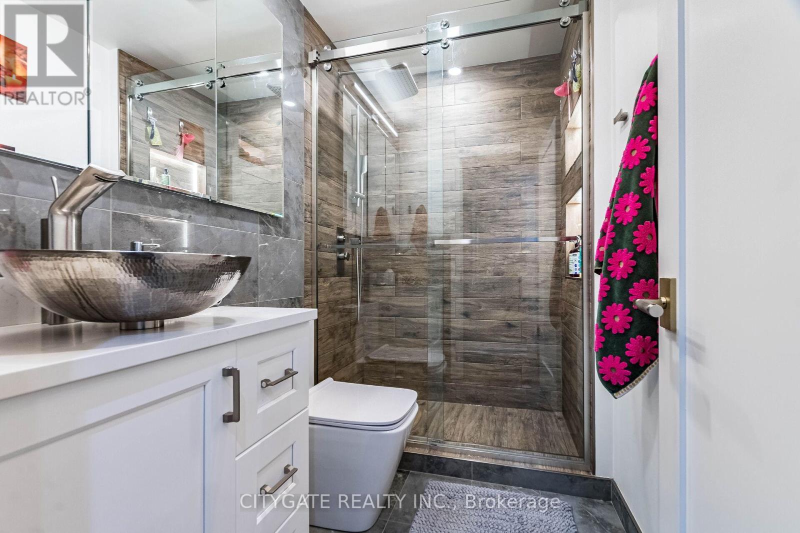 6945 Pamplone Mews S, Mississauga, Ontario  L5N 1S5 - Photo 20 - W12563868