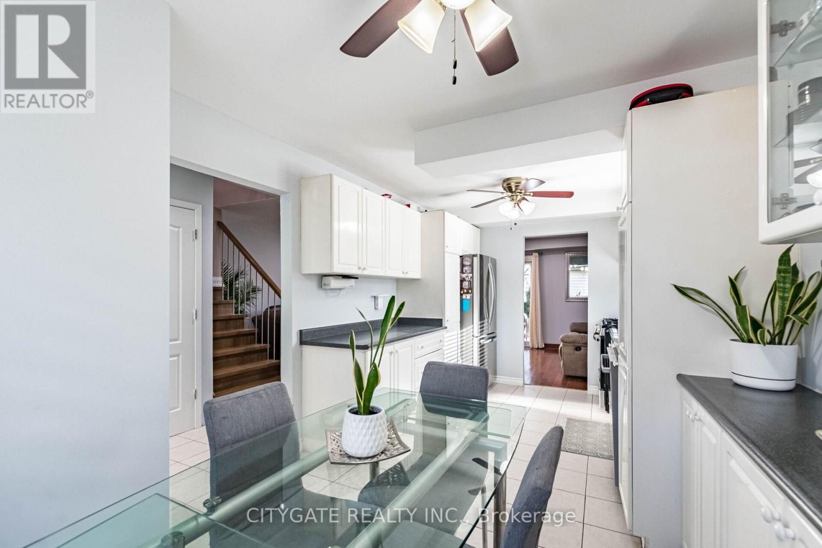 6945 Pamplone Mews S, Mississauga, Ontario  L5N 1S5 - Photo 3 - W12563868