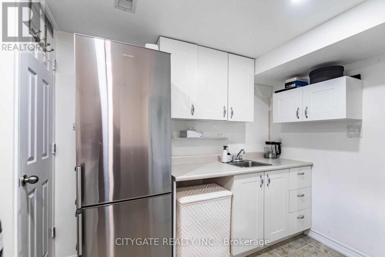 6945 Pamplone Mews S, Mississauga, Ontario  L5N 1S5 - Photo 31 - W12563868