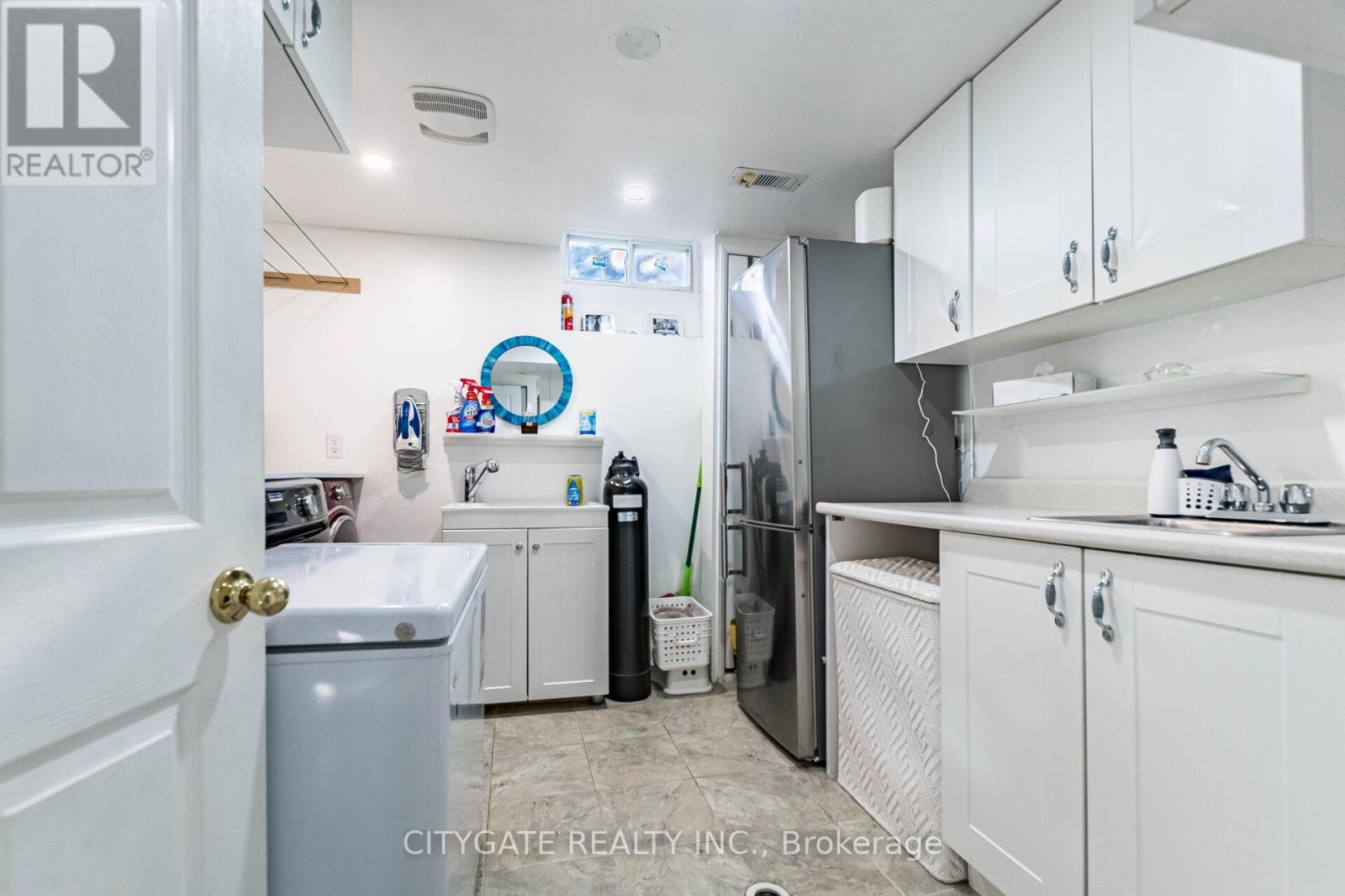 6945 Pamplone Mews S, Mississauga, Ontario  L5N 1S5 - Photo 32 - W12563868