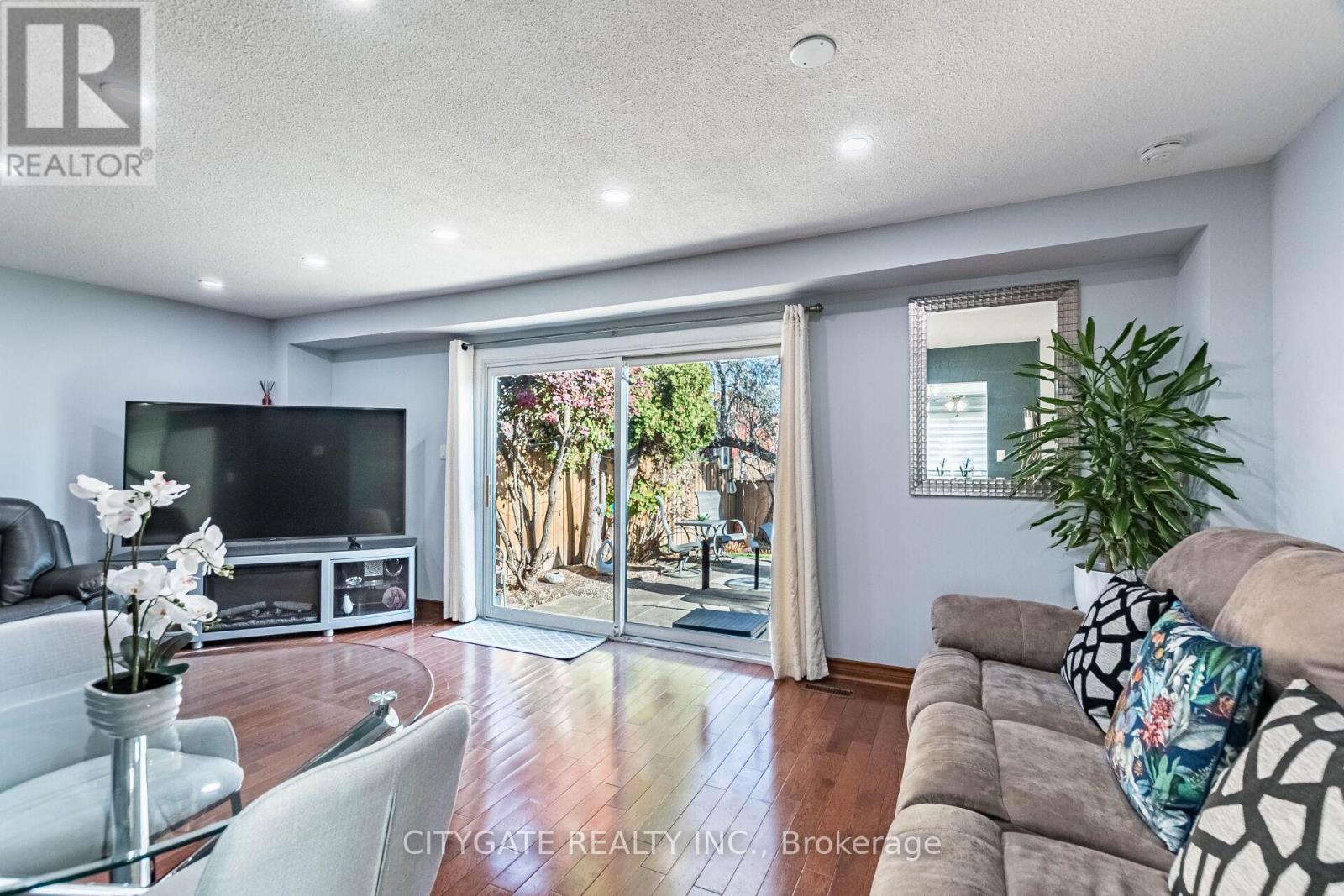 6945 Pamplone Mews S, Mississauga, Ontario  L5N 1S5 - Photo 34 - W12563868