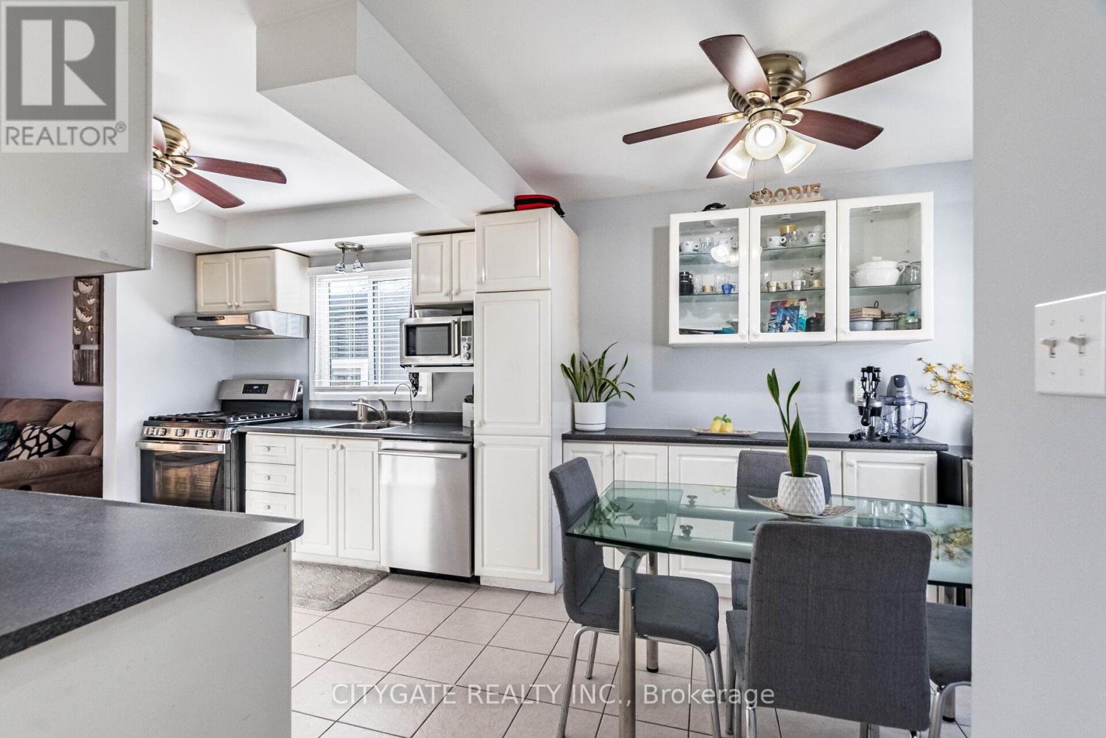 6945 Pamplone Mews S, Mississauga, Ontario  L5N 1S5 - Photo 5 - W12563868