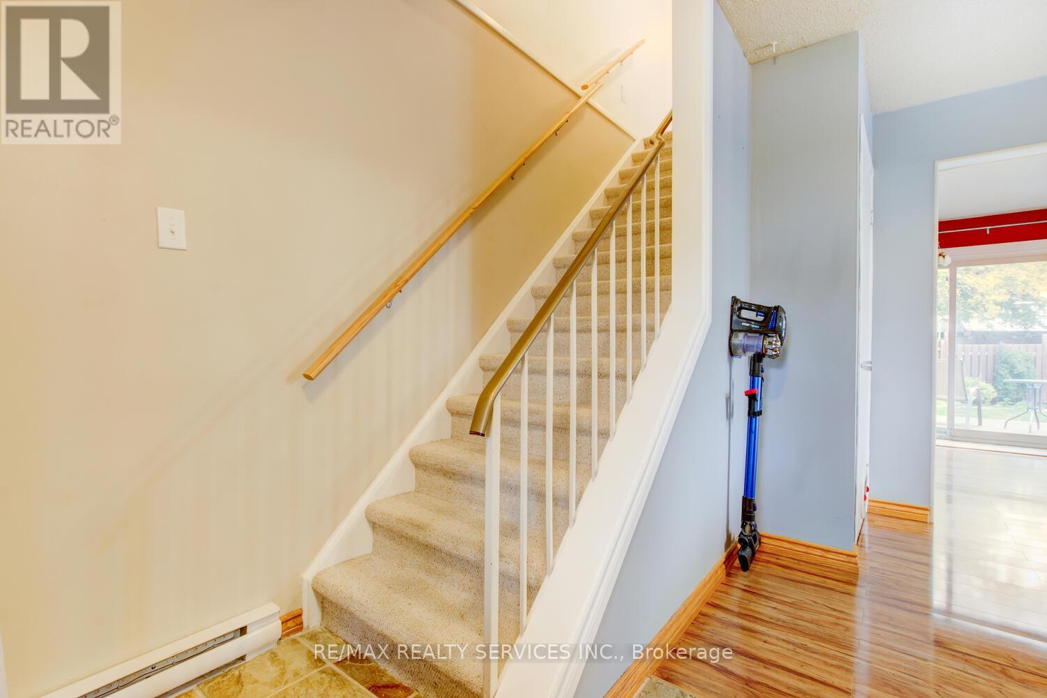 7 Hamlet Court, Brampton, Ontario  L6S 1X5 - Photo 19 - W12563874