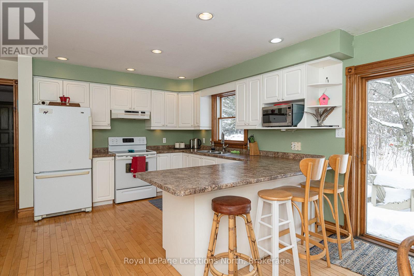 255 Blue Jay Crescent, Grey Highlands, Ontario  N0C 1H0 - Photo 7 - X12563910