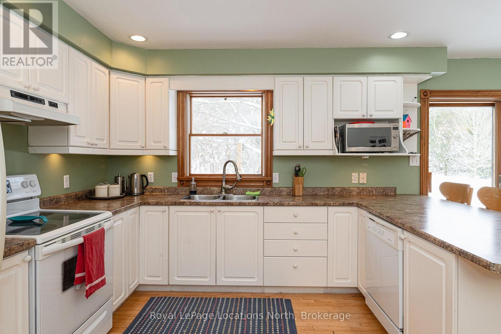 255 Blue Jay Crescent, Grey Highlands, Ontario  N0C 1H0 - Photo 8 - X12563910