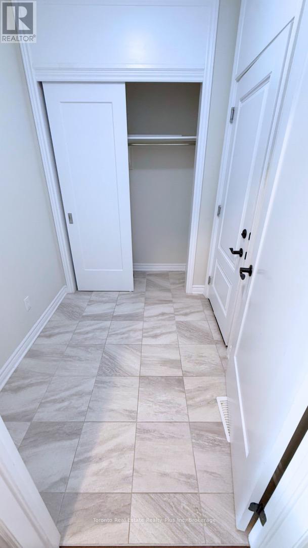 90 Nepeta Crescent, Ottawa, Ontario  K1T 0S6 - Photo 10 - X12422750