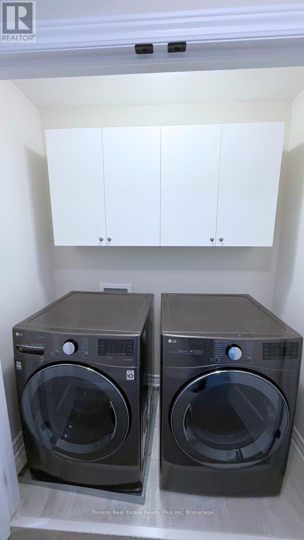 90 Nepeta Crescent, Ottawa, Ontario  K1T 0S6 - Photo 15 - X12422750