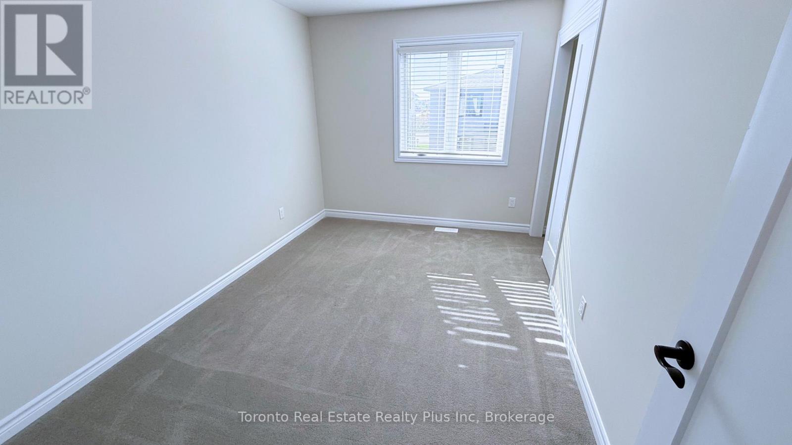 90 Nepeta Crescent, Ottawa, Ontario  K1T 0S6 - Photo 16 - X12422750