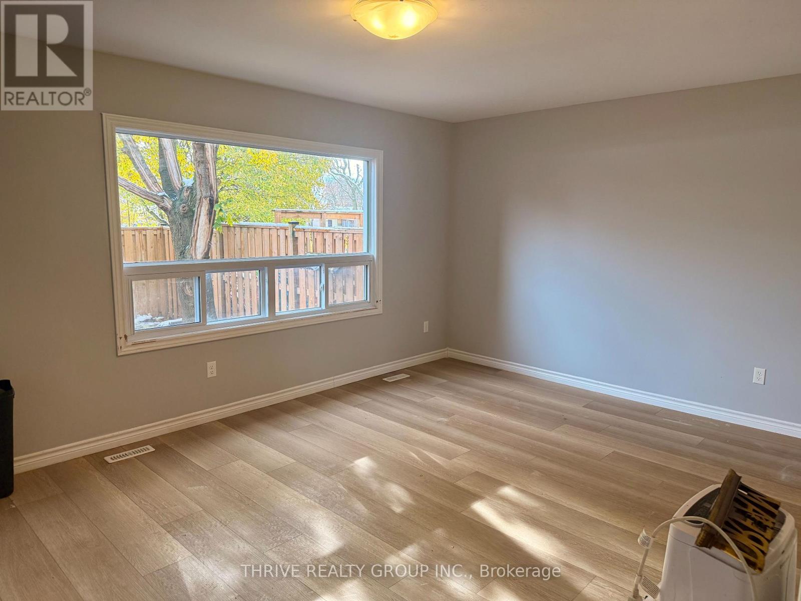 127 Toulon Crescent, London East, Ontario  N5V 1J4 - Photo 4 - X12563906