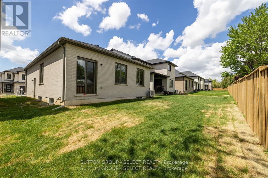 14 - 7966 Fallon Drive, Lucan Biddulph, Ontario  N0M 1V0 - Photo 16 - X12563914