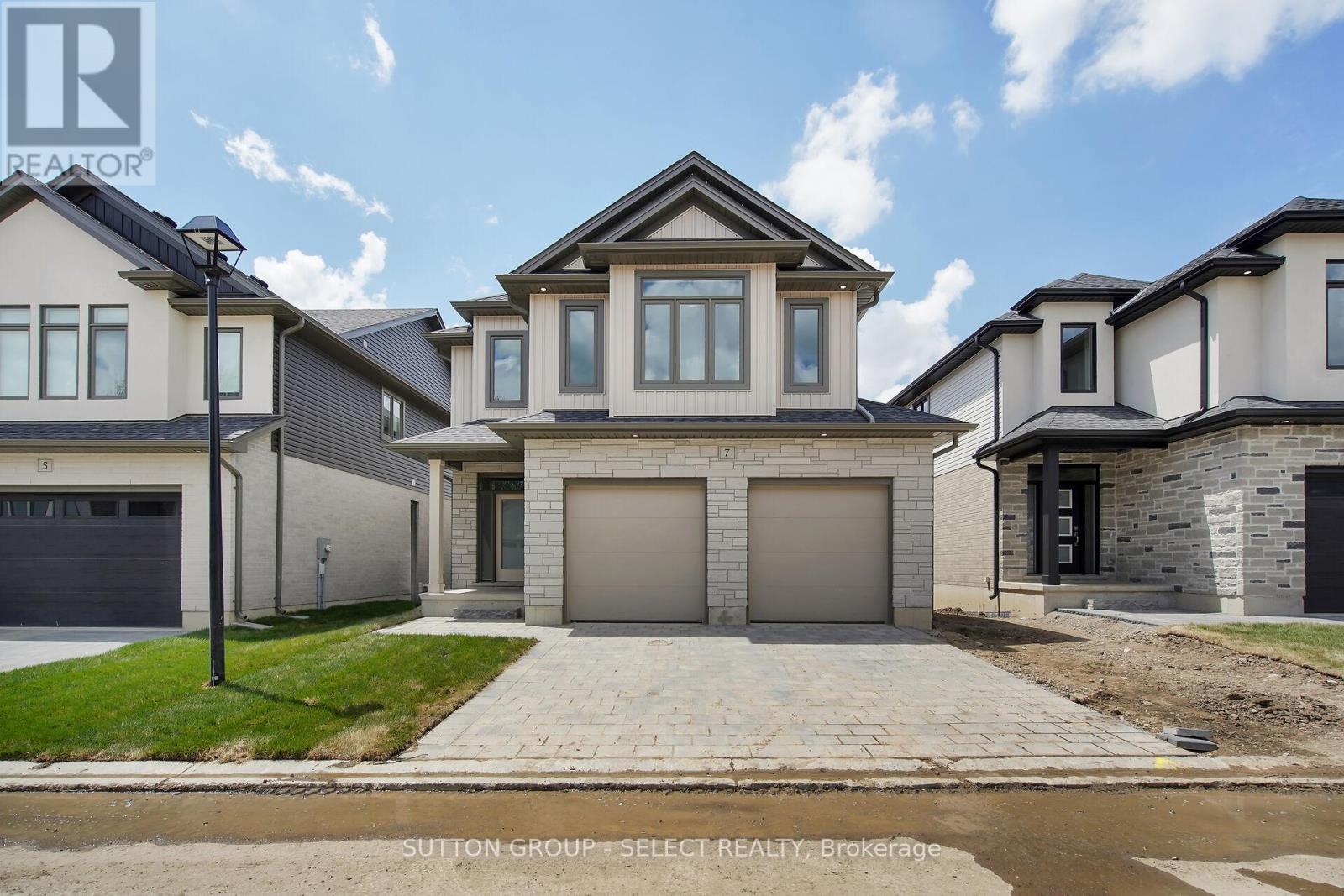 17 - 7966 Fallon Drive, Lucan Biddulph, Ontario  N0M 1V0 - Photo 2 - X12563922