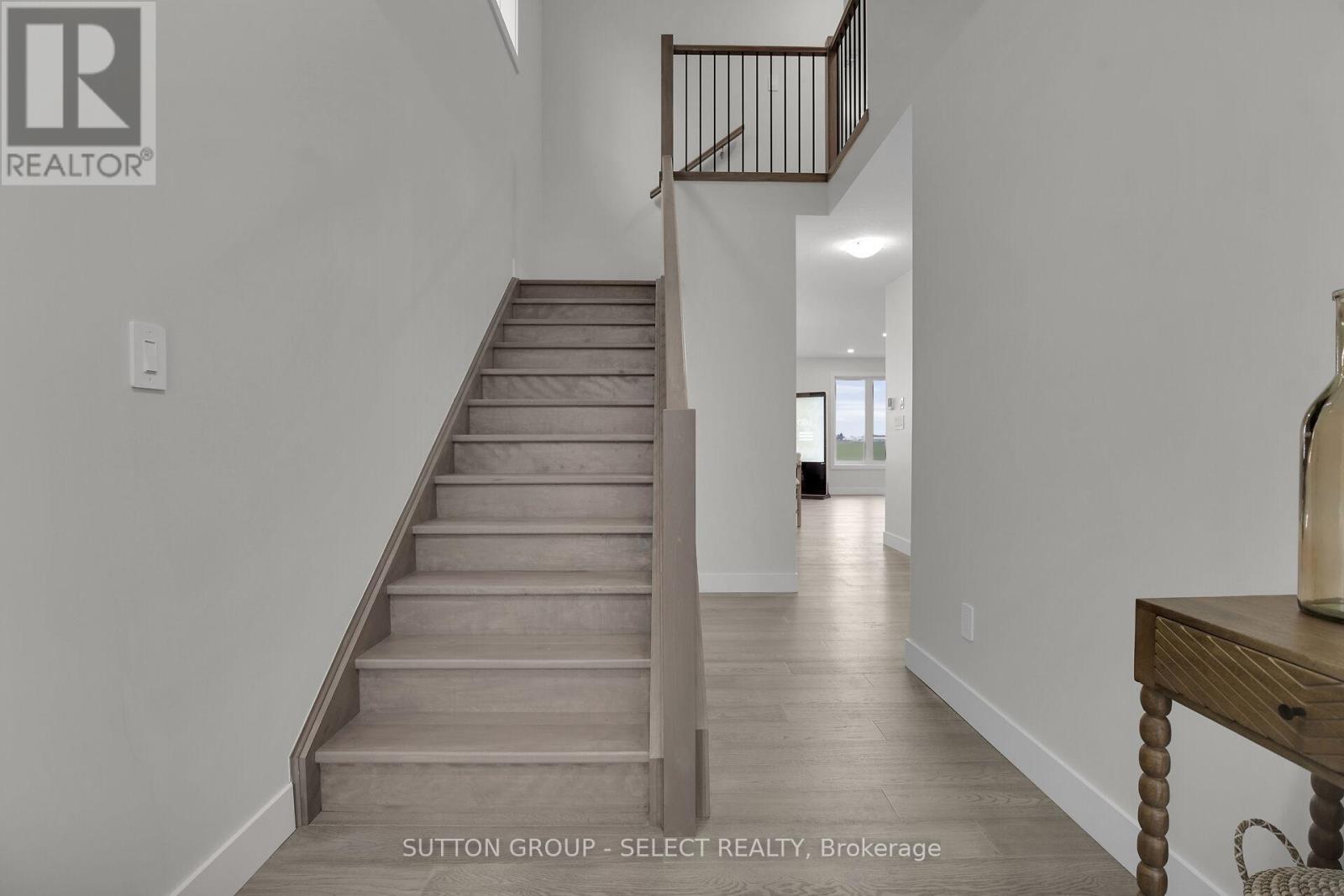 17 - 7966 Fallon Drive, Lucan Biddulph, Ontario  N0M 1V0 - Photo 6 - X12563922