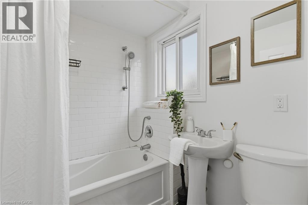 70 Rosemont Avenue, Hamilton, Ontario  L8L 2M5 - Photo 14 - 40789396