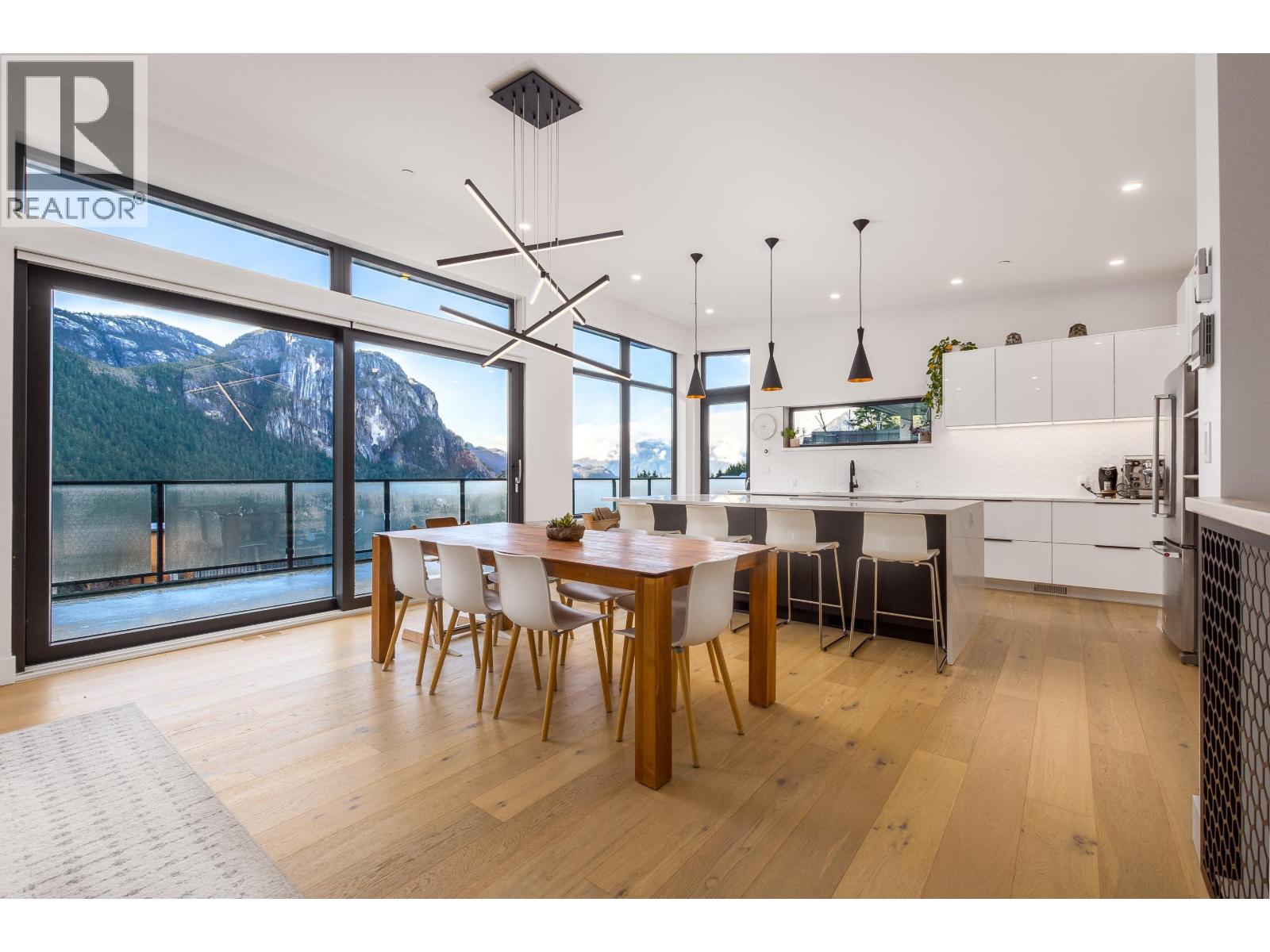 2193 CRUMPIT WOODS DRIVE, Squamish, British Columbia