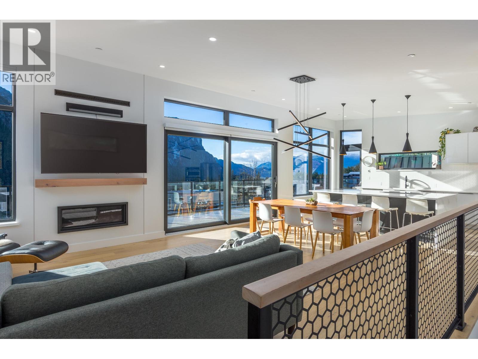 2193 Crumpit Woods Drive, Squamish, British Columbia  V8B 0T6 - Photo 14 - R3069081