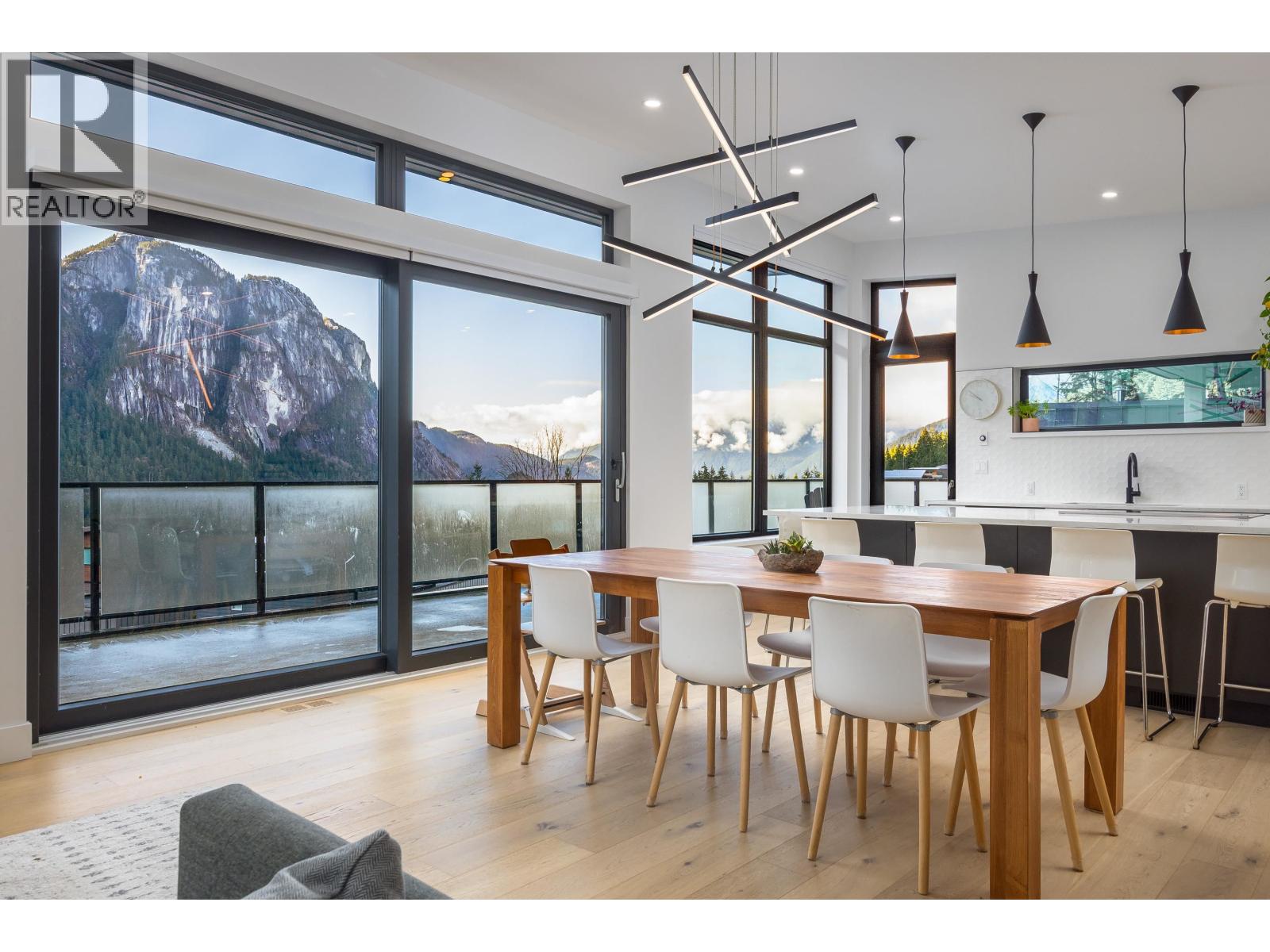 2193 Crumpit Woods Drive, Squamish, British Columbia  V8B 0T6 - Photo 6 - R3069081