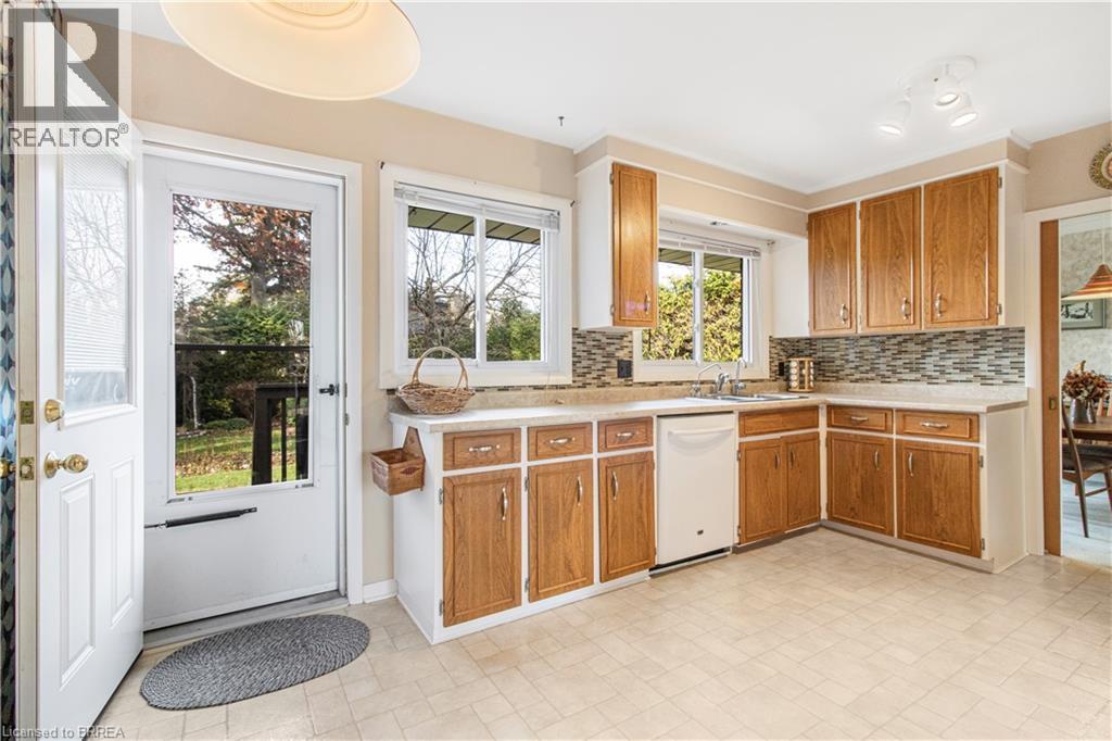 32 Pusey Boulevard, Brantford, Ontario  N3R 2S2 - Photo 2 - 40789616