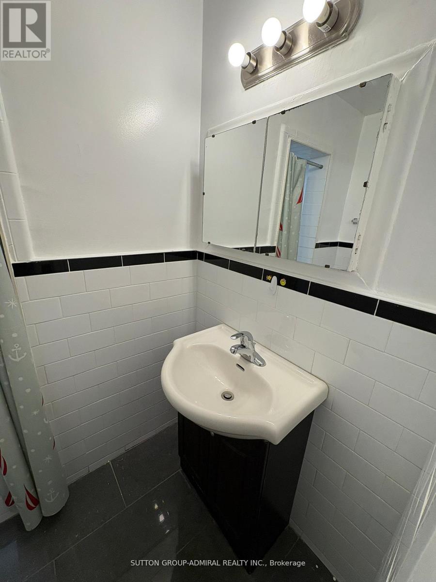 2 - 20 Meadowbrook Road, Toronto, Ontario  M6B 2S4 - Photo 18 - C12563912