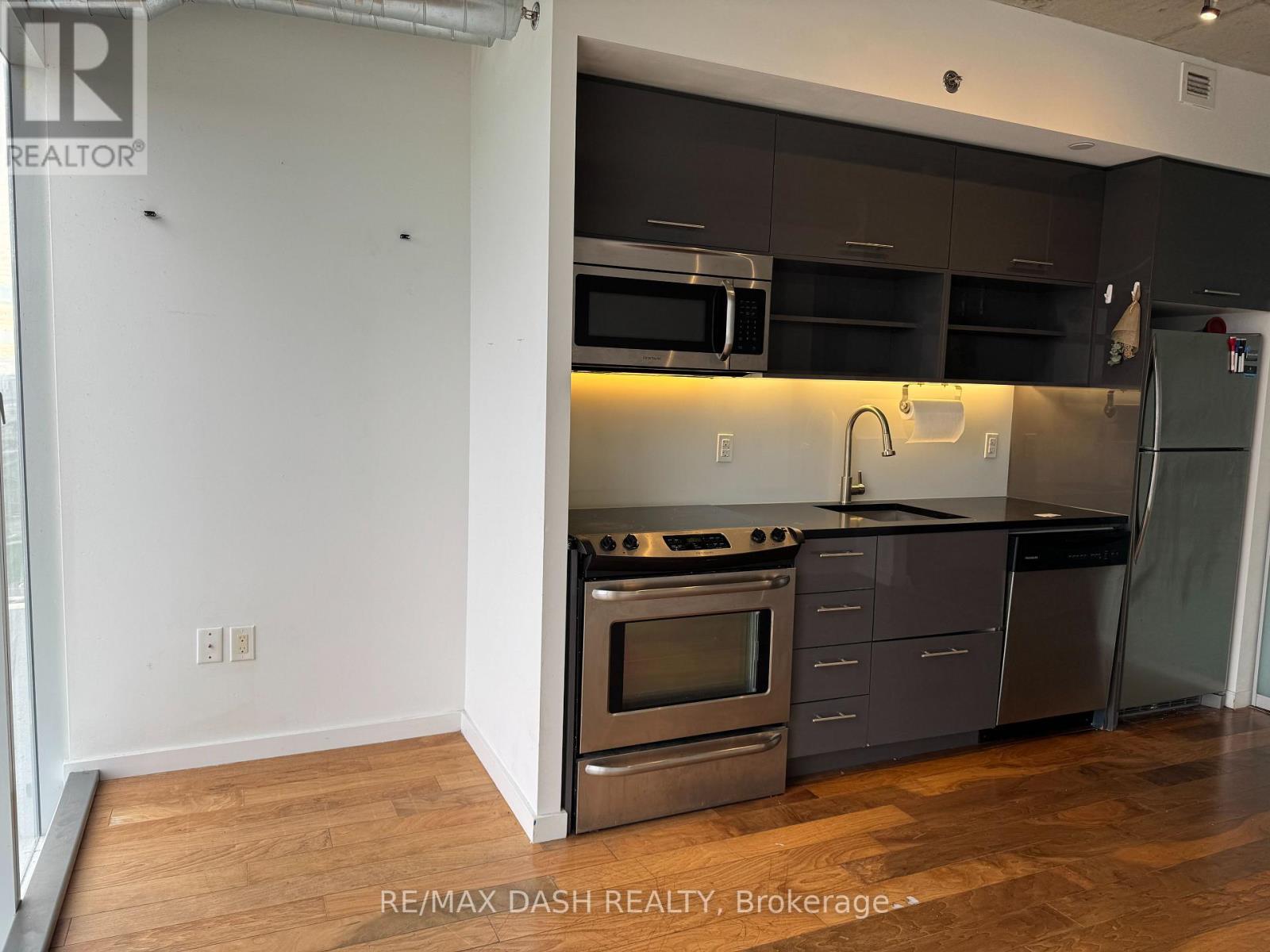 802 - 32 Trolley Crescent, Toronto, Ontario  M5A 0E8 - Photo 3 - C12563934