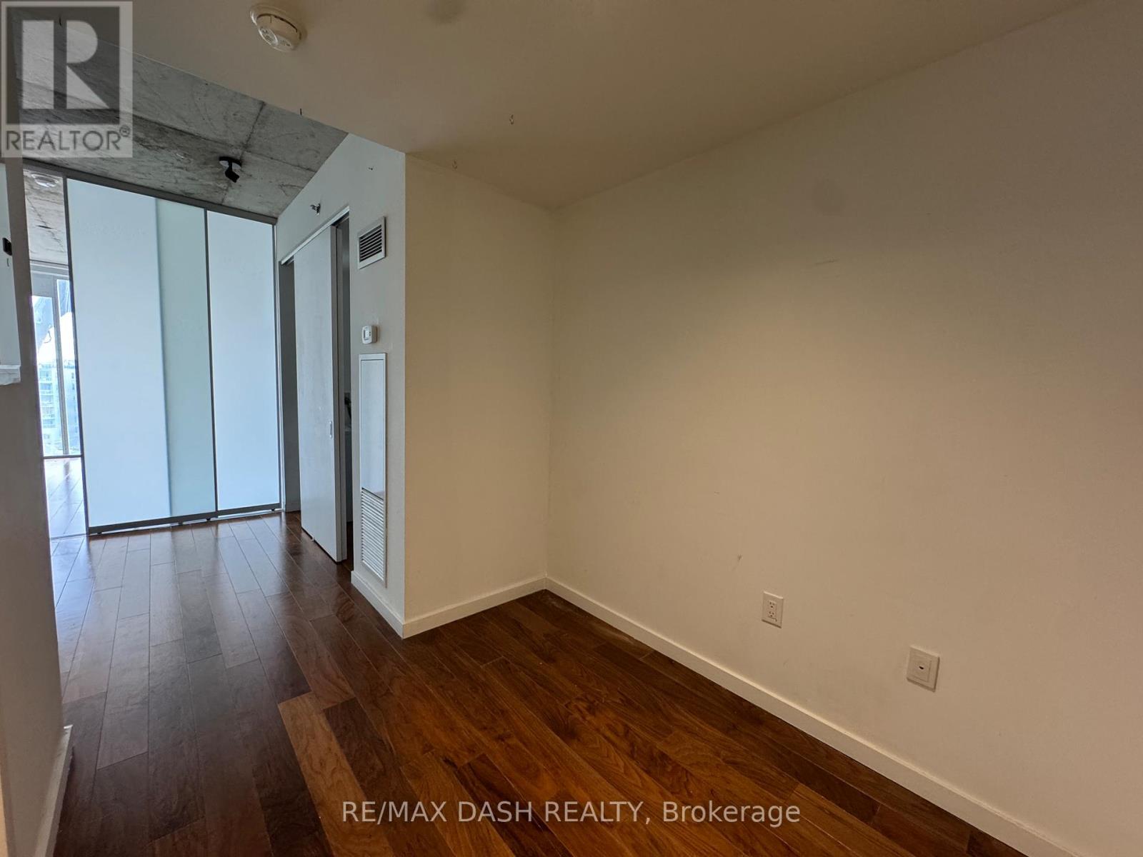 802 - 32 Trolley Crescent, Toronto, Ontario  M5A 0E8 - Photo 5 - C12563934