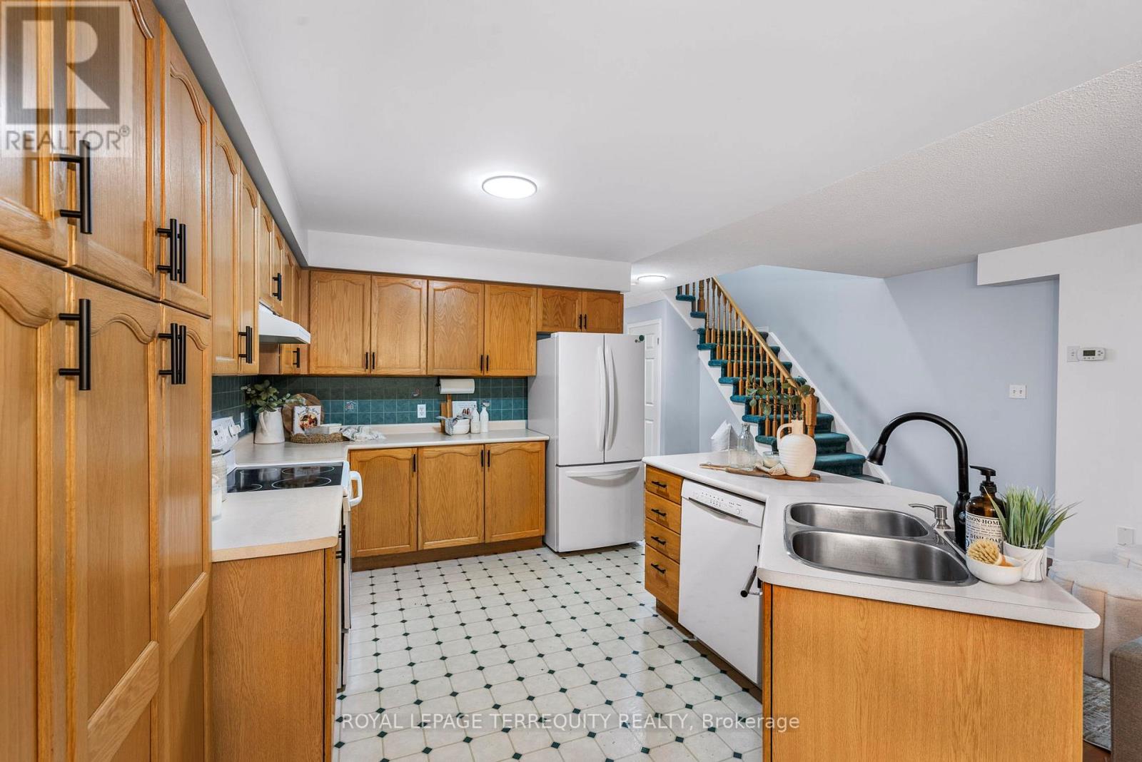 18 Wade Square, Clarington, Ontario  L1E 3E5 - Photo 11 - E12563882