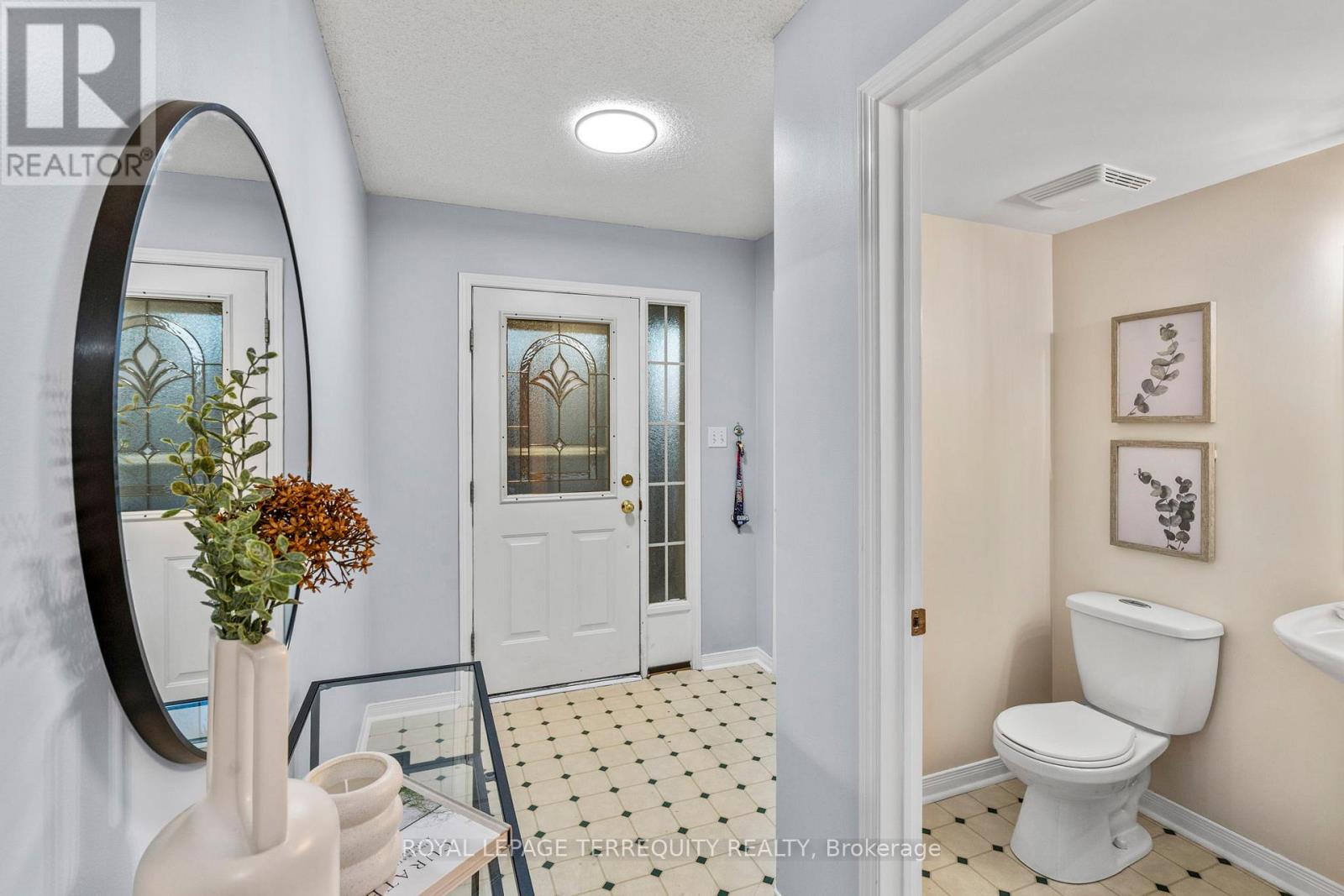 18 Wade Square, Clarington, Ontario  L1E 3E5 - Photo 5 - E12563882