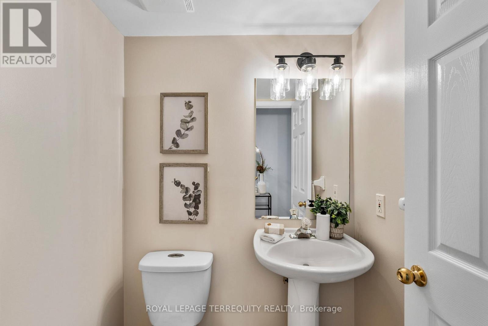 18 Wade Square, Clarington, Ontario  L1E 3E5 - Photo 6 - E12563882