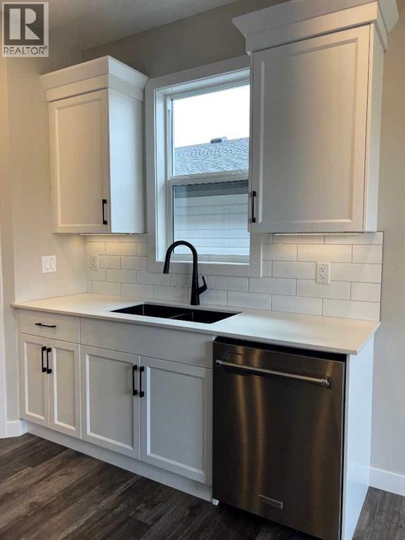 3 Gray Close, Sylvan Lake, Alberta  T4S 0W4 - Photo 8 - A2247462