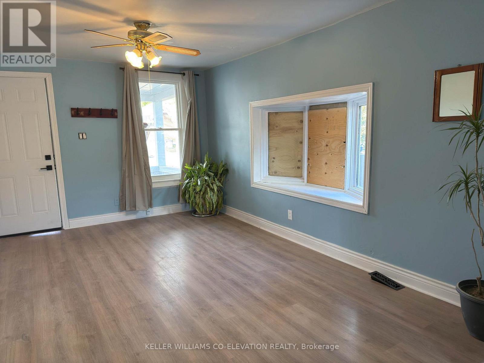 82 Page Street, St. Catharines, Ontario  L2R 4A9 - Photo 2 - X12555966