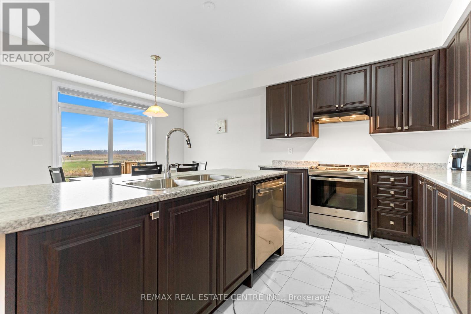 22 Peach Street, Thorold, Ontario  L2E 6S4 - Photo 10 - X12563396