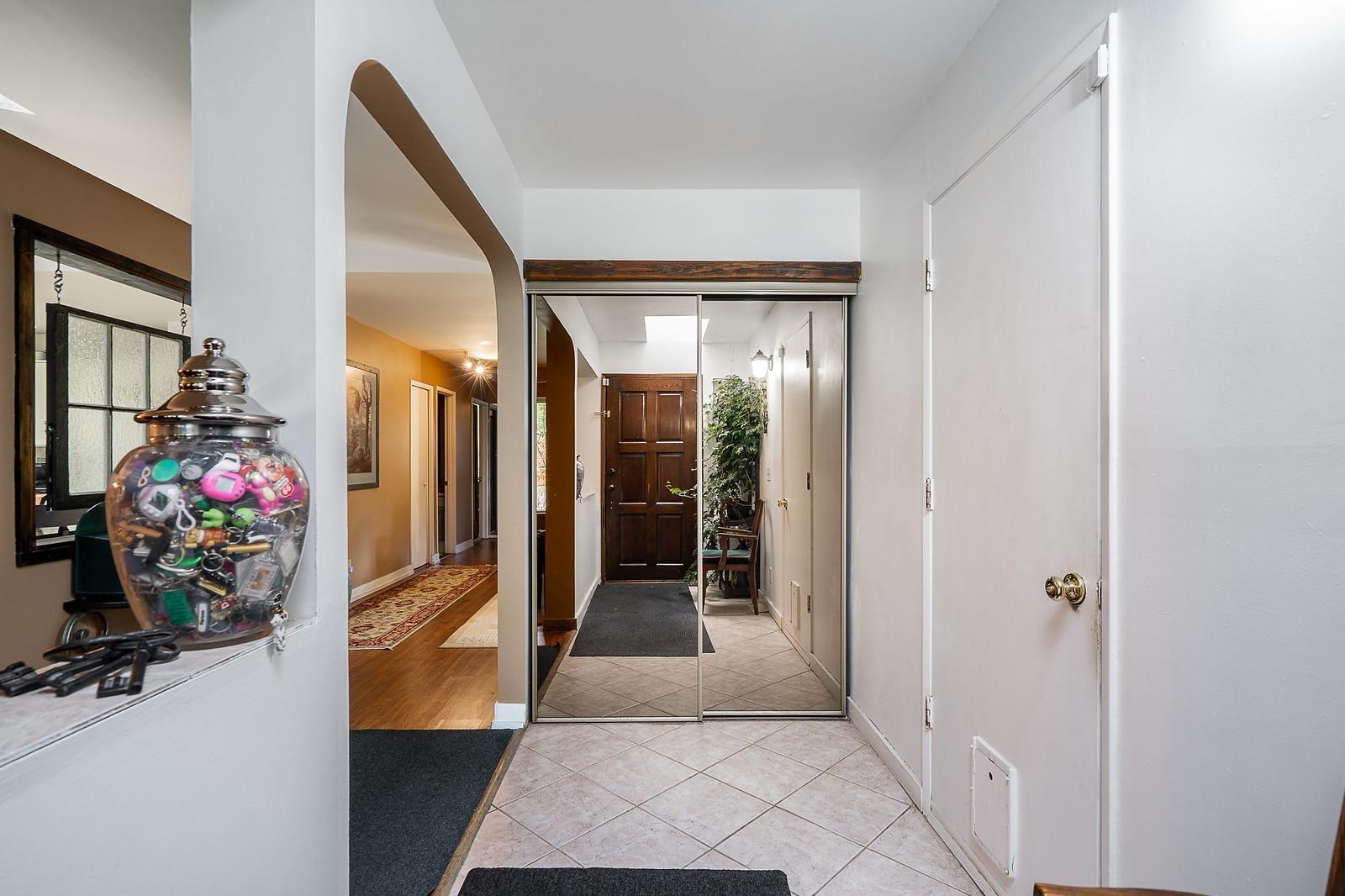 9120 145a Street, Surrey, British Columbia  V3R 7L7 - Photo 2 - R3069046