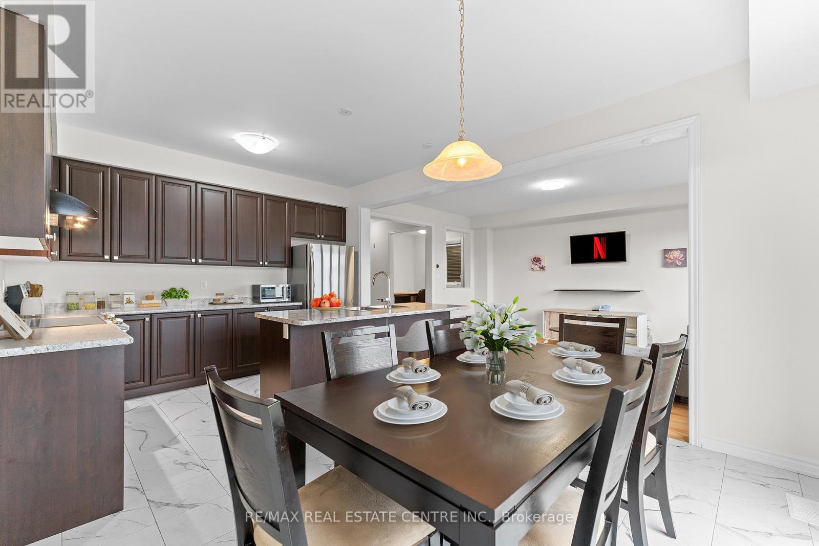 22 Peach Street, Thorold, Ontario  L2E 6S4 - Photo 8 - X12563396