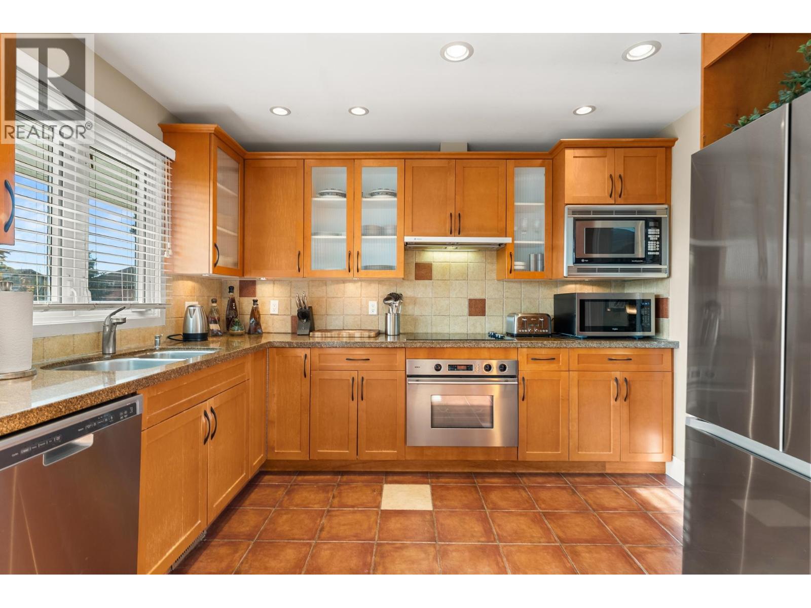 3360 Springthorne Crescent, Richmond, British Columbia  V7E 1Z7 - Photo 12 - R3068933